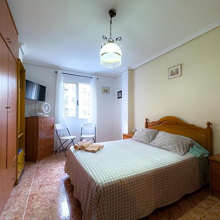 Rooms In Valencia Great Location In Shared Apartment Exterior photo