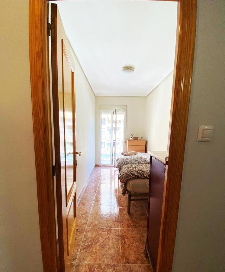 Rooms In Valencia Great Location In Shared Apartment Exterior photo